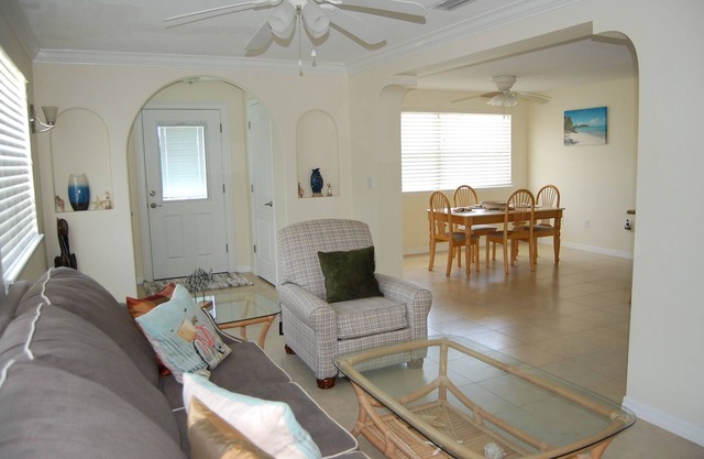 Beautiful Ormond-by-the Sea House - Walking Distance to Beach