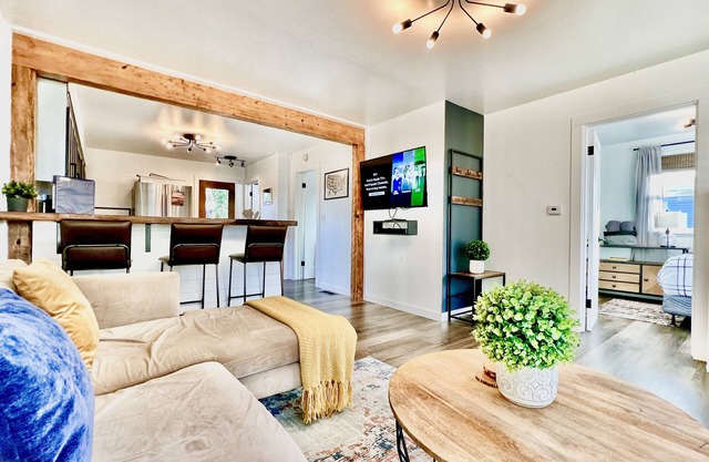 Beautiful Patio⭐️Modern Nook⭐️Long Stays🔥Full Kitchen