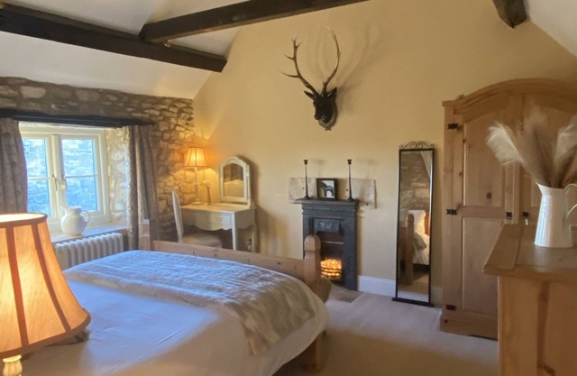 Beautiful peaceful village location, gorgeous views across the valley in AONB.