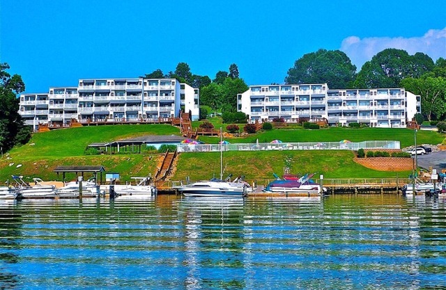 Beautiful Penthouse Condo With Amazing Smith Mountain Lake View