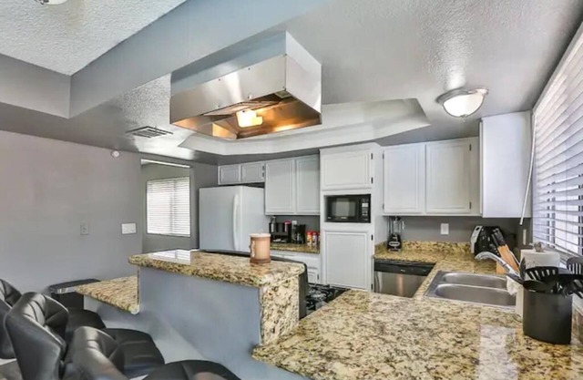 Beautiful pool home near strip