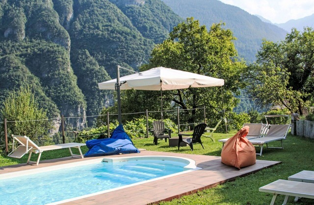 Beautiful private villa with private pool, WIFI, TV, patio, pets allowed, panoramic view and par.