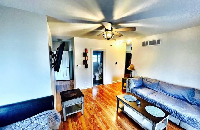 Beautiful & Private, 1bdrm, 1bath washer & dryer in unit. Free Private Parking