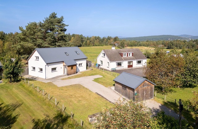 Beautiful private villa for 6 people with WIFI, TV, patio, pets allowed and parking