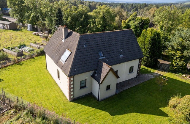 Beautiful private villa for 6 people with WIFI, TV, patio, pets allowed and parking