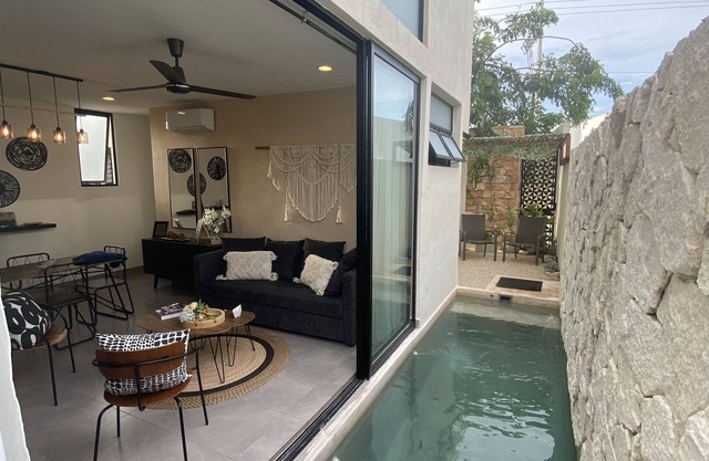 Beautiful Private one Bedroom Condo With Pool