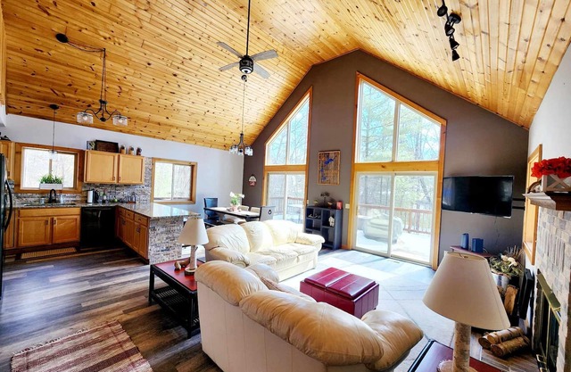 Beautiful private Tainter Lake Retreat in Western WI. Sleeps 10