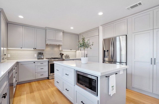 Beautiful private home w/large backyard in quiet neighborhood in Castro Valley