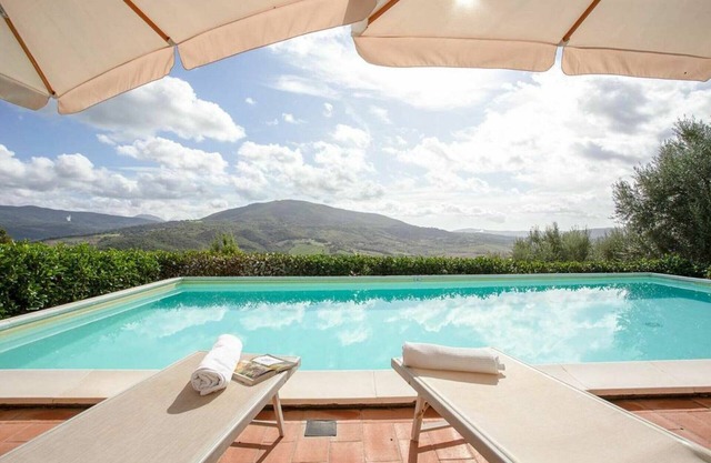 Beautiful private villa for 4 guests with private pool, WIFI, A/C, TV, patio and panoramic view