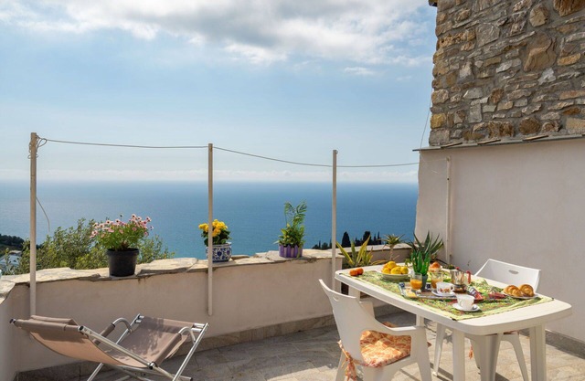 Beautiful private villa for 4 people with WIFI, A/C, TV and terrace