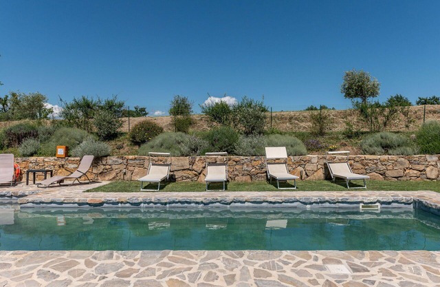 Beautiful private villa with private pool, WIFI, TV, patio, pets allowed, panoramic view and par.