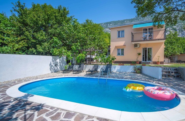 Beautiful private villa with private pool, A/C, WIFI, TV, terrace, pets allowed and parking