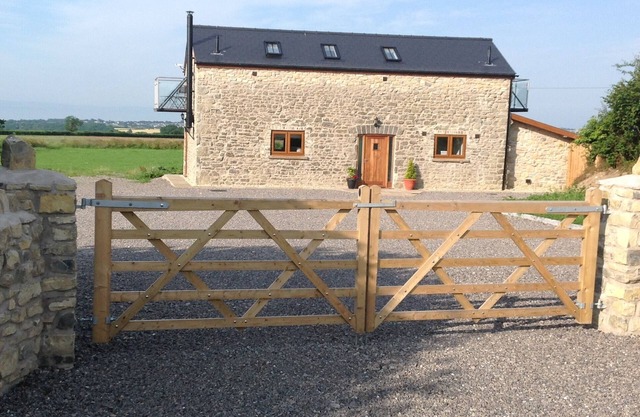 Beautiful Quiet Cottage Dog Friendly Near Cowbridge and Cardiff