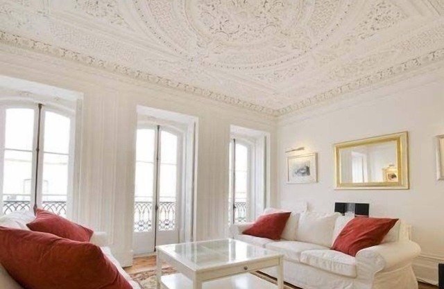 Beautiful Renovated Apartment Built Early 1800's In The Embassy Area Of Lisbon