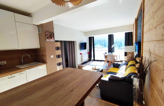 Beautiful Renovated Apartment at the Foot of the Slopes in Isola 2000