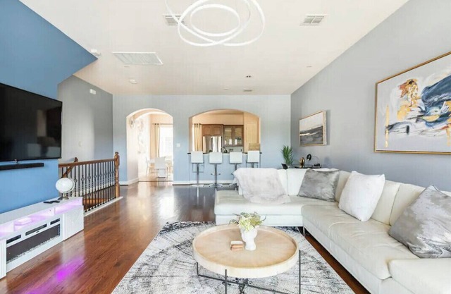 Beautiful Rooftop Townhouse in Downtown Dallas! Across from the Farmers Market!