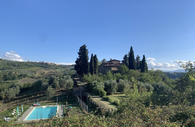 Beautiful room with breakfast corner and large swimming pool 20min from Florence