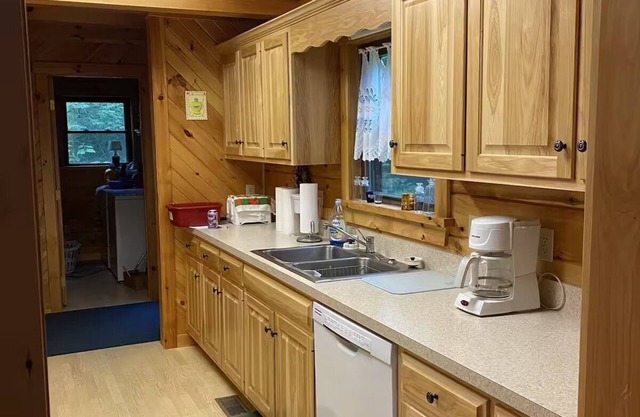 Beautiful Rustic Cabin - PSU Football - State Parks - Sleeps 6 to 8