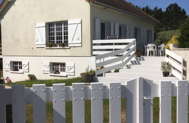 Beautiful sea view villa 50m from the beach at Le Home