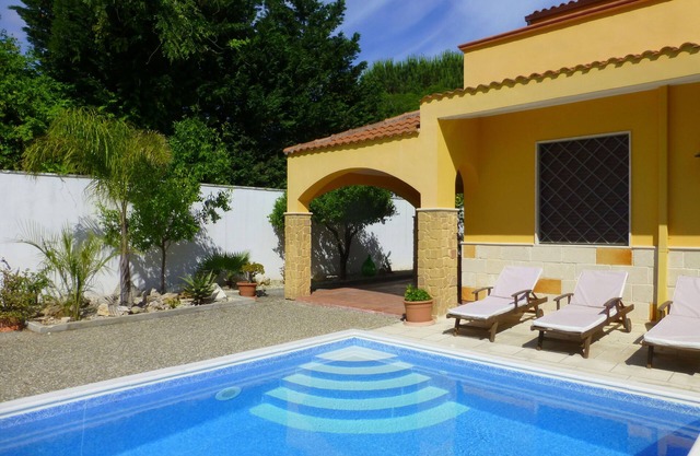Beautiful Seaside Villa with pool & garden. 25 Mins From Airport. Free Wifi