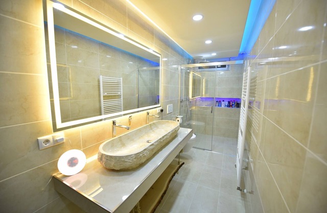 Beautiful, spacious basement with Japanese garden -Parking spot