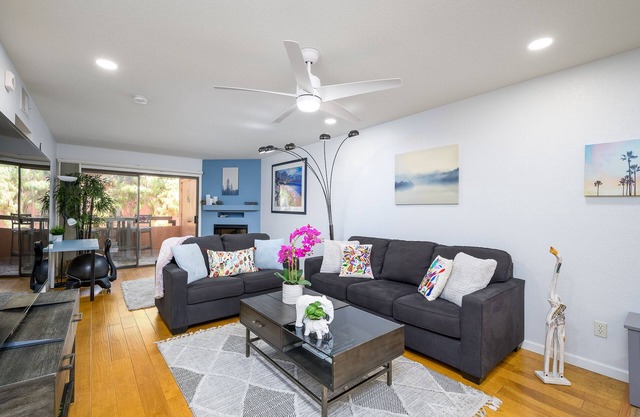 Beautiful, Spacious, Cozy Condo in Prime Location!