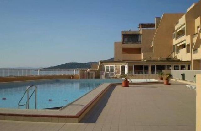 BEAUTIFUL STUDIO AIR CONDITIONING CABIN ideal for 1 couple and 3 children.