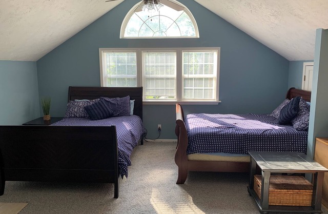 Beautiful Studio Loft Apartment - Gorgeous Views