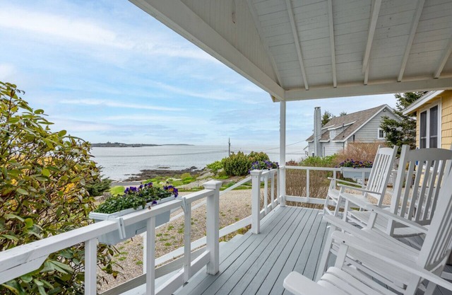 Beautiful Summer Cottage on Iconic Ocean Point
