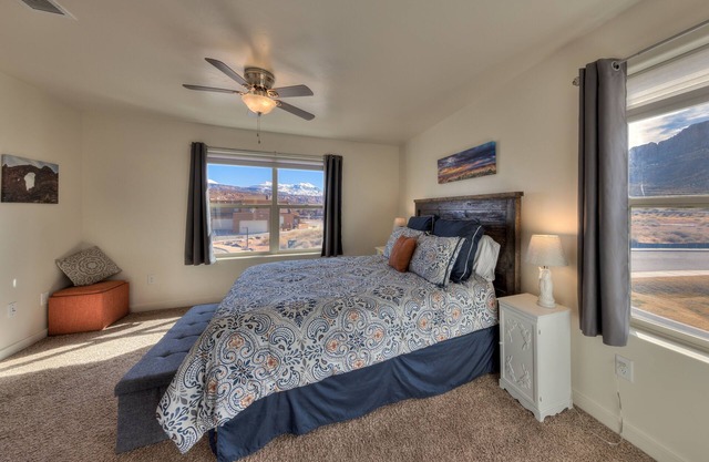Beautiful townhome with stunning views, two master suites, sleeps 6