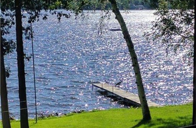 Beautiful Upper Buckhorn Lake Waterfront Cottage - 2 min to town
