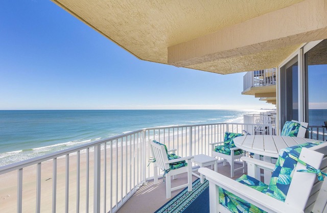 ☀ BEAUTIFUL OCEANFRONT CONDO ☀ Heated Pool - Pickleball Court - Fitness Room