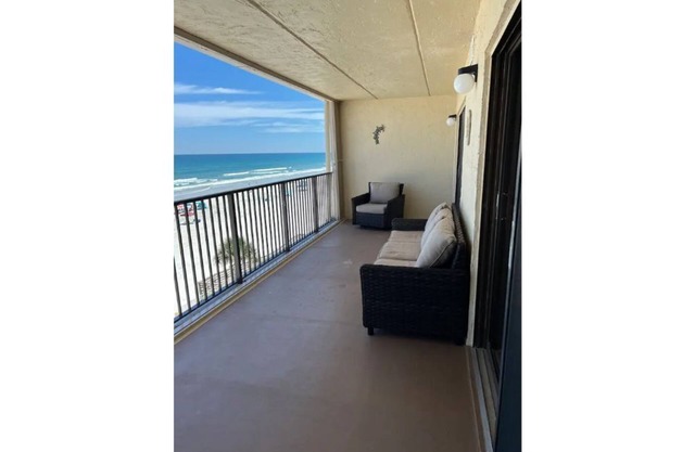 Beautiful spacious oceanfront condo