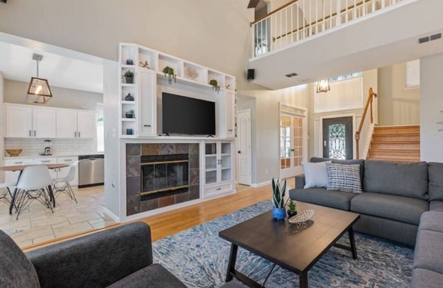 Beautiful Home with private Pool!