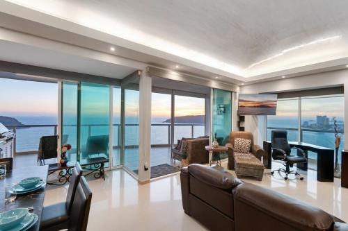 Beautiful View on the 23rd Floor Beach Front