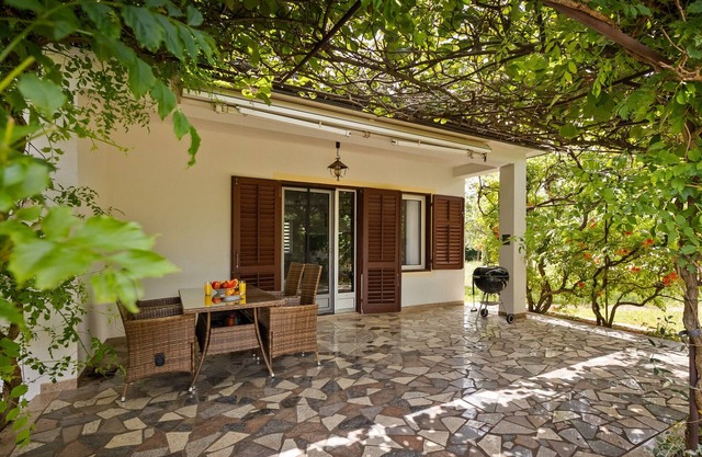 Beautiful Villa Casa Theresa with grill in Porec