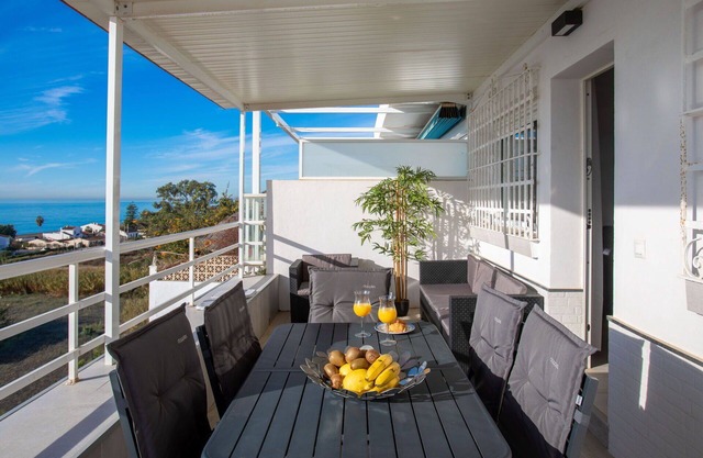 Beautiful villa for 6 guests with WIFI, A/C, TV and parking