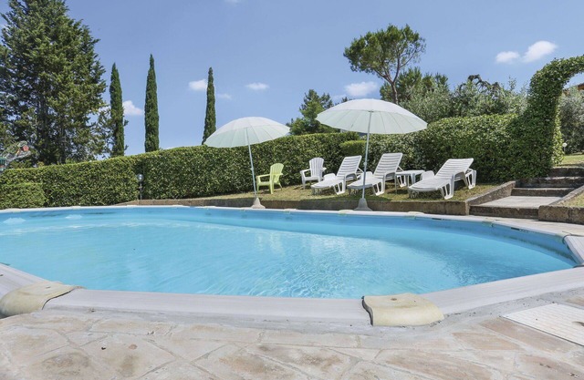 Beautiful villa for 12 people with private pool, TV, patio and pets allowed