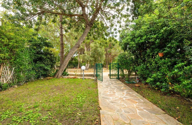 Beautiful villa for 6 guests with A/C, TV and patio