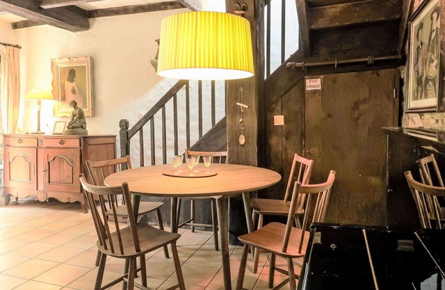 Beautiful villa for 6 guests with TV, terrace and pets allowed