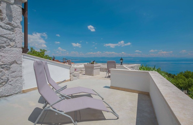 Beautiful villa for 6 guests with WIFI, A/C, TV, terrace, pets allowed and parking