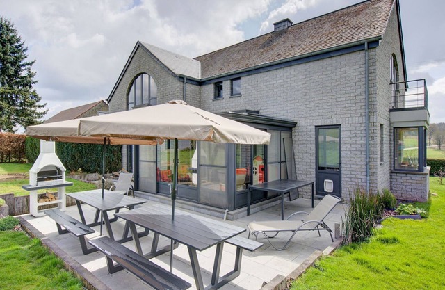 Beautiful villa in Houffalize with wellness, pinball machine and relaxation room