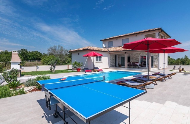 Beautiful Villa Lena with pool, away from the crowds and surrounded by the calmness of nature.