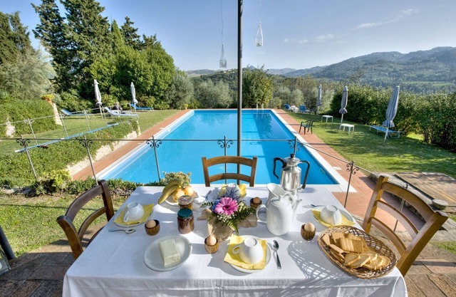 Beautiful villa with swimming pool in Volterra