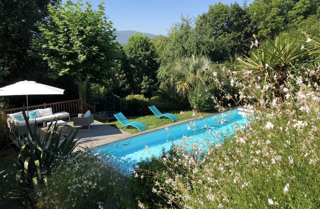 Beautiful villa with pool near Saint-Jean-de-Luz - rated furnished holiday *