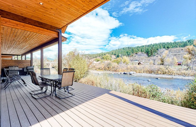 Beautiful waterfront townhome w/river & mountain views