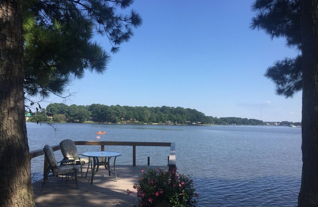 Beautiful Waterfront Cottage near Downtown Norfolk- A Peaceful Secluded Paradise