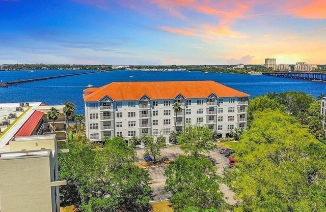 Beautiful Waterfront Condo on Bradenton Riverwalk