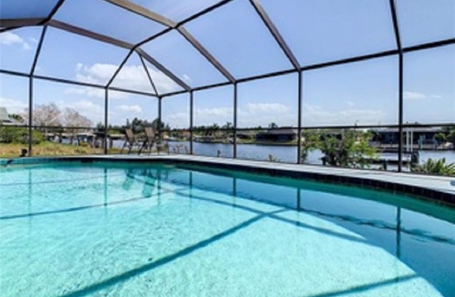 Beautiful Waterway Home in Paradise