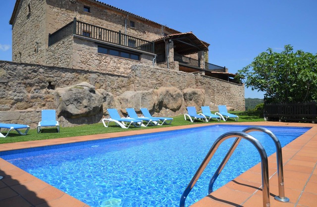 Beautiful, well-kept historical castle with private swimming pool